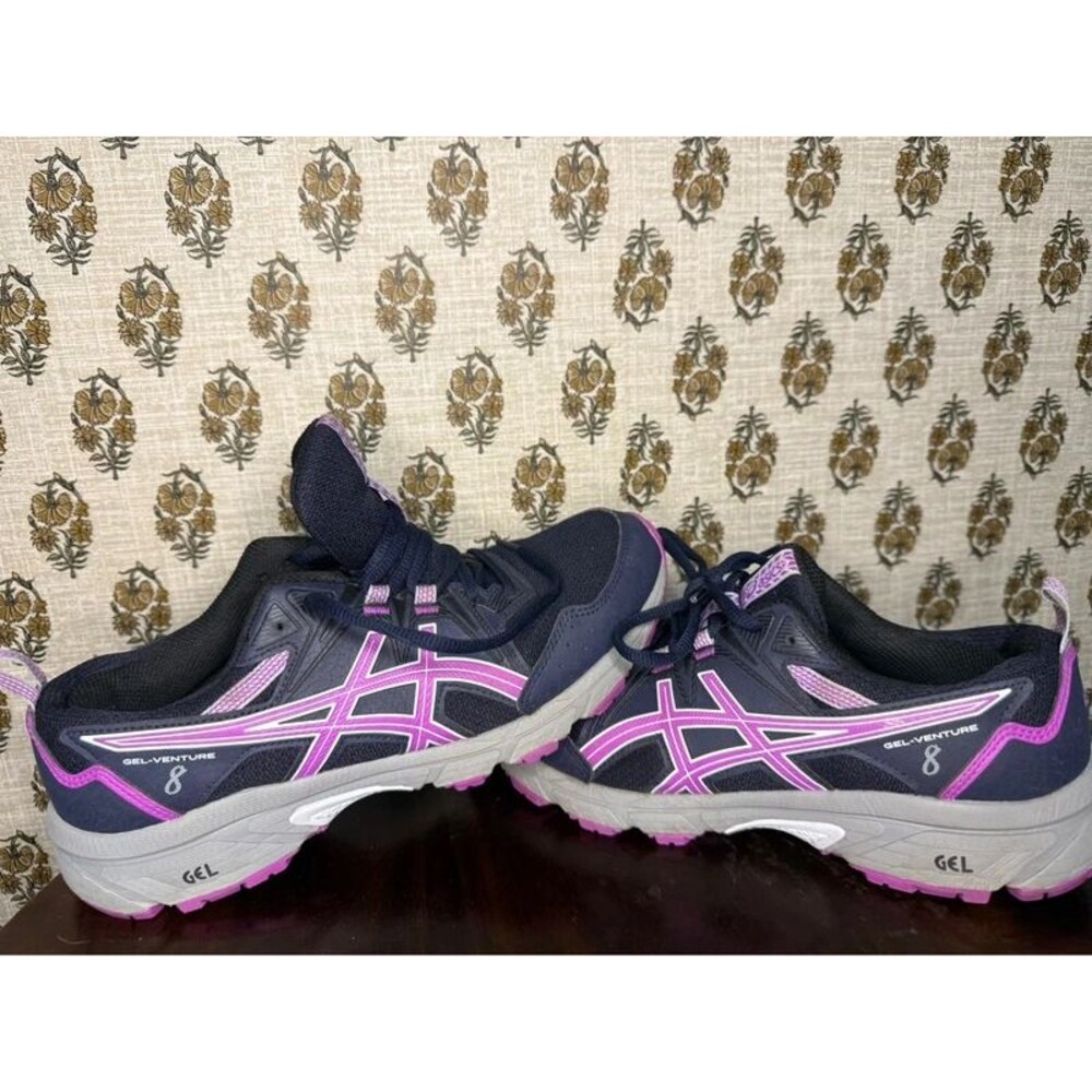 Women’s Asics - Picture 2 of 6